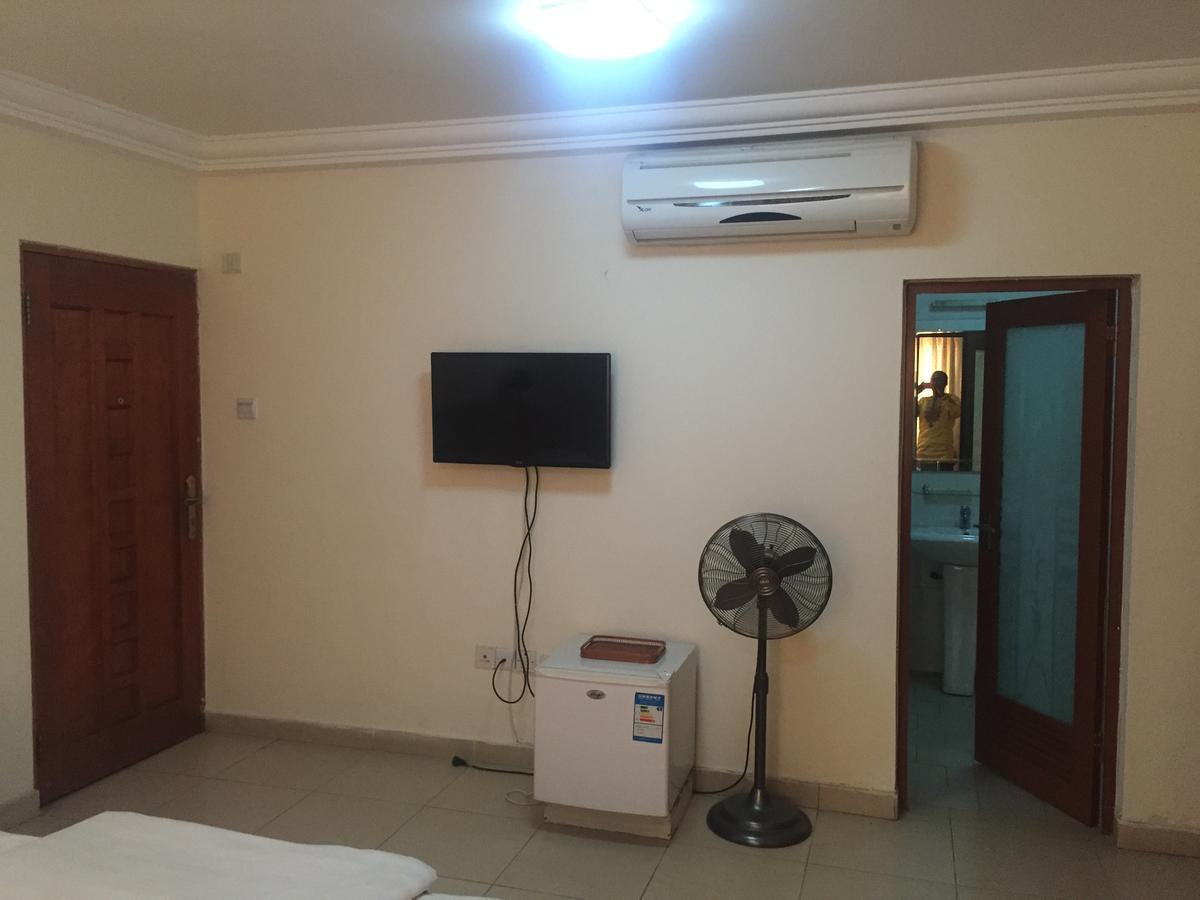 Ampomaah Hotel Accra Værelse billede