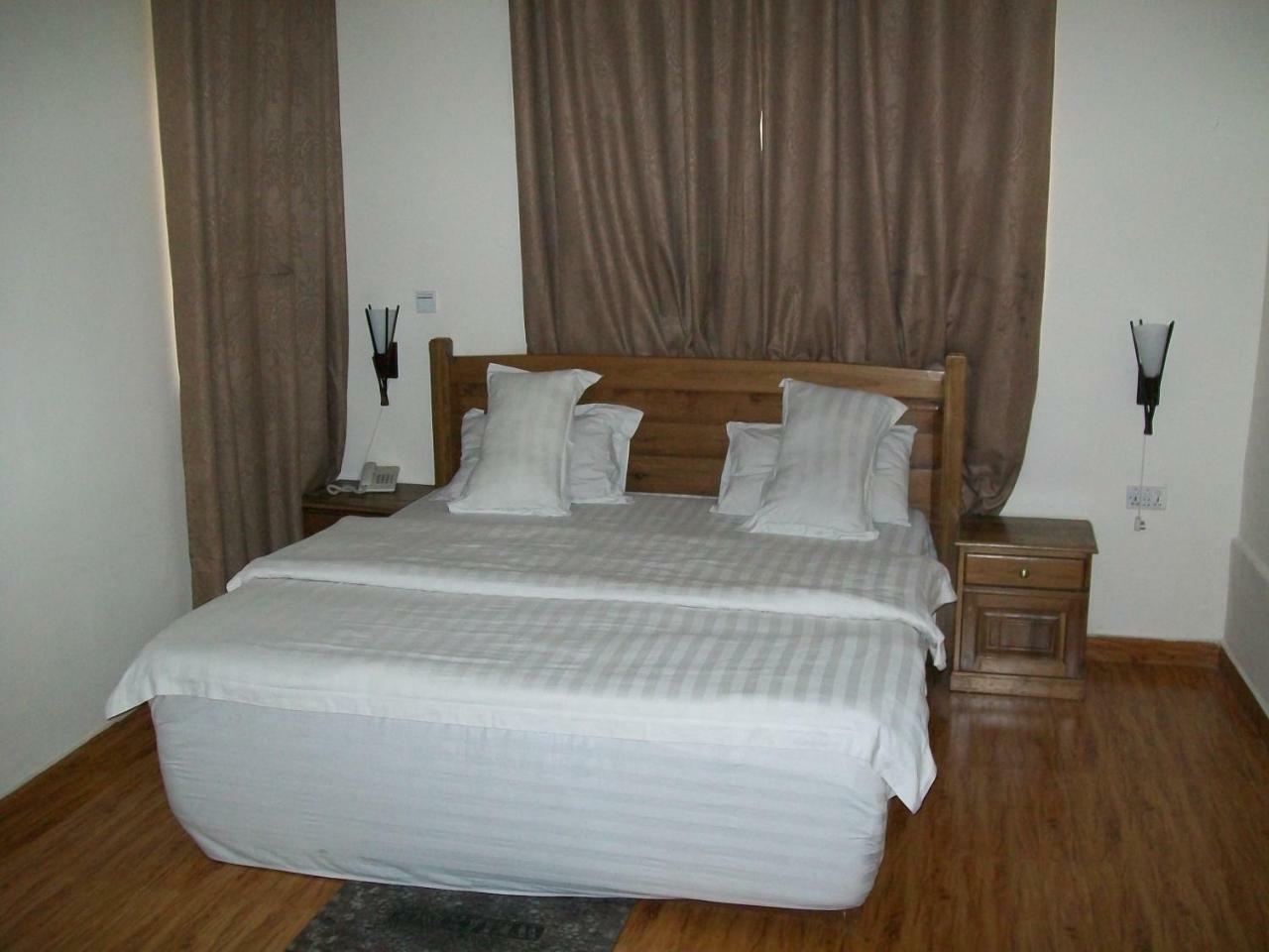 Ampomaah Hotel Accra Eksteriør billede